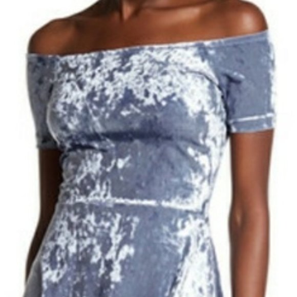 NWT Love...Ady velvet short sleeve off the shoulder mini dress size small (E38) - Picture 5 of 5